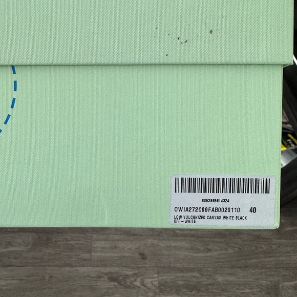 Brand new never worn off white shoes . Reason of selling is size - Picture 4 of 9